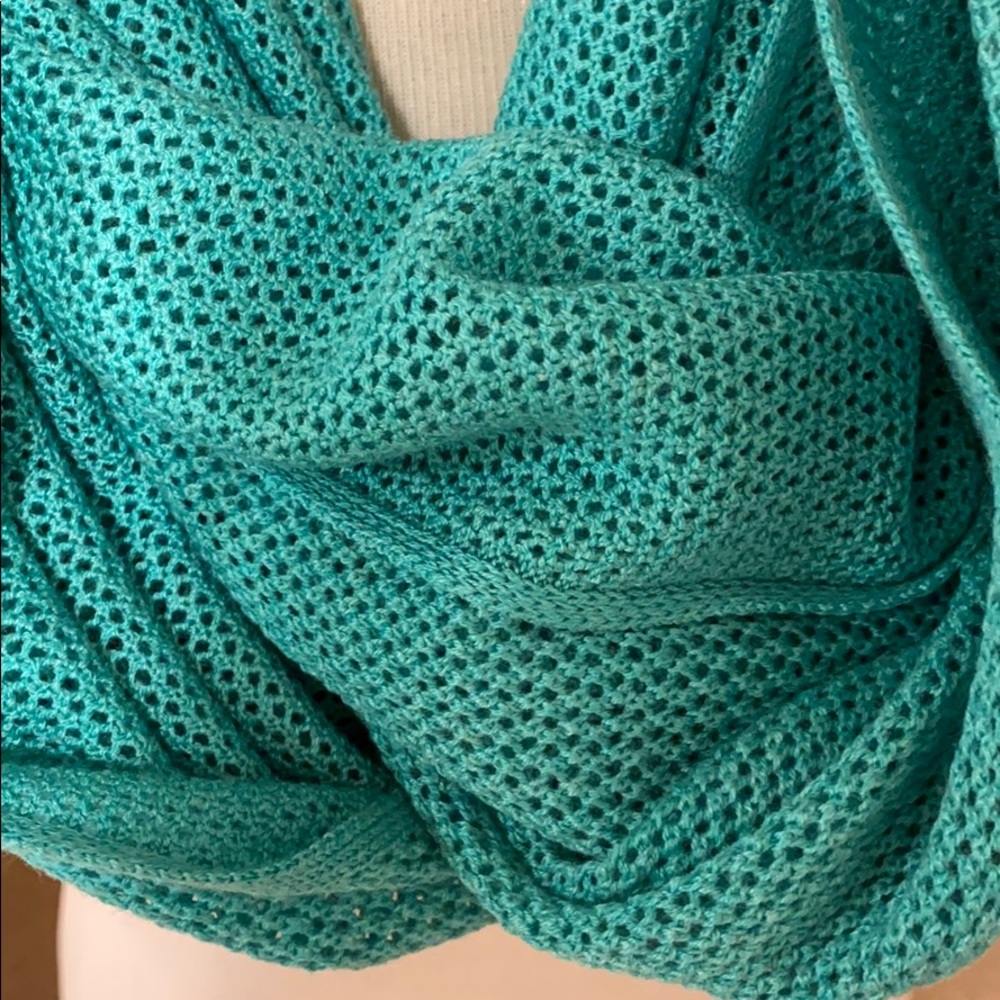Lululemon Infinity Scarf - Picture 2 of 4